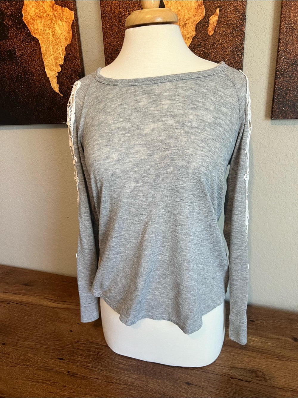 Wallpapher Gray Long-Sleeve Top with White Lace Trim